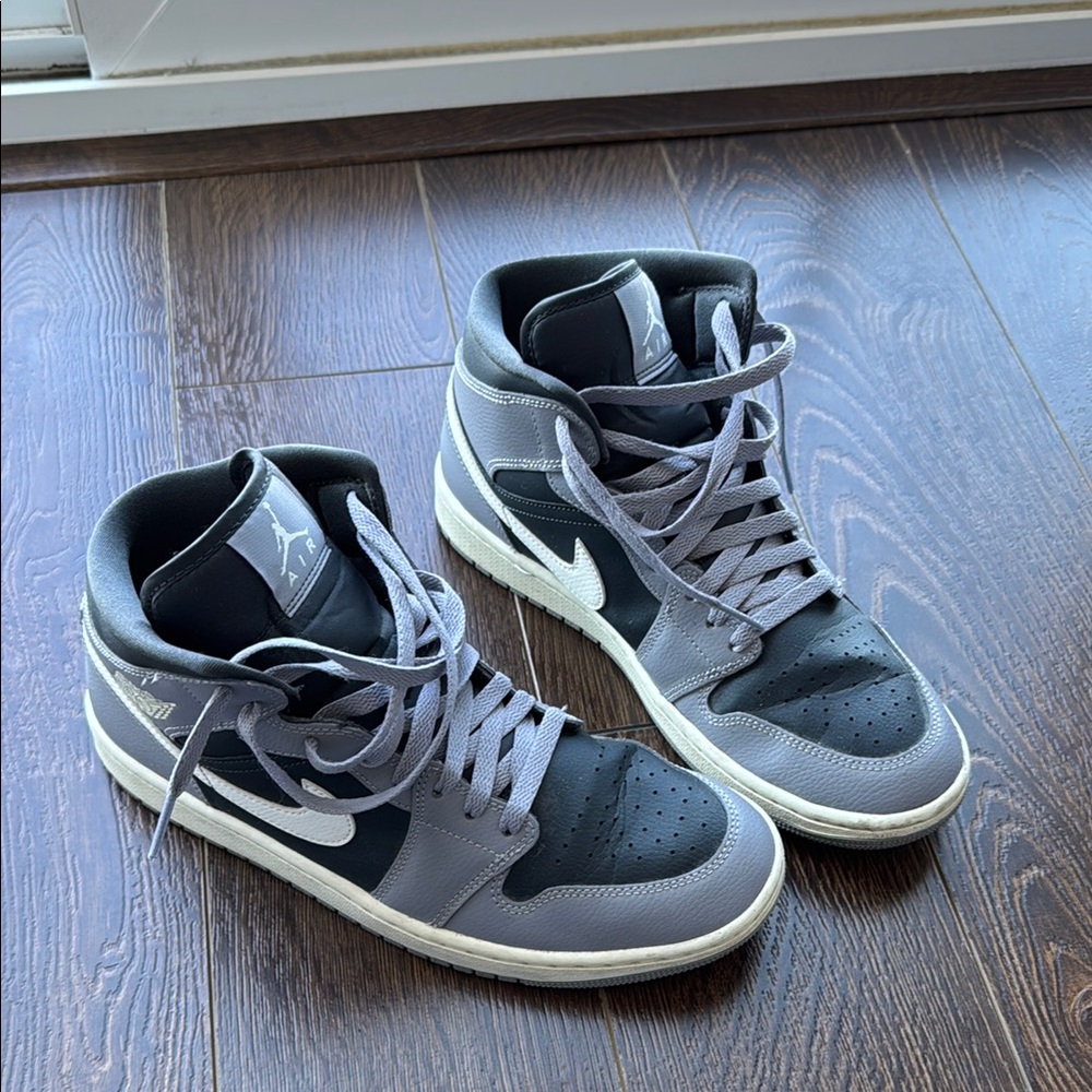 Women’s Air Jordan 1 Mid